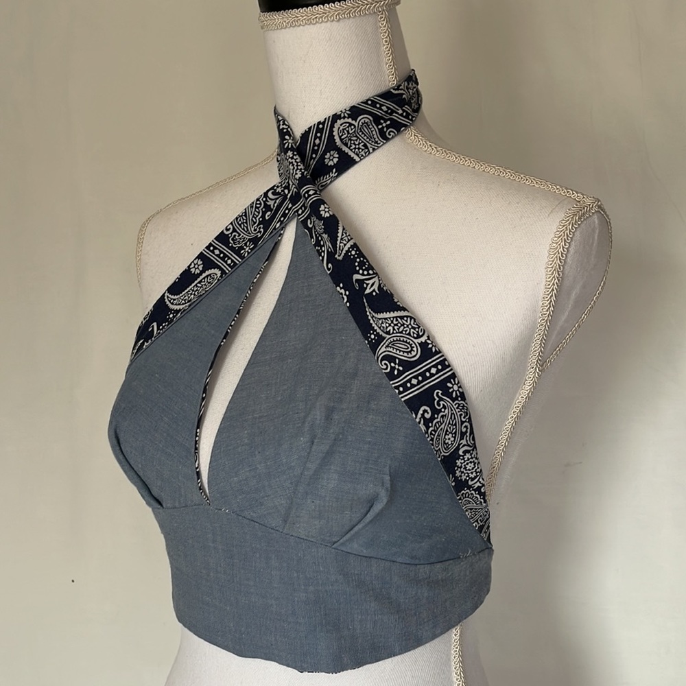 Bandana Reversible Halter
Cotton
Size Small
No tags - Picture 4 of 9